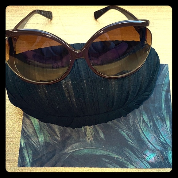 Carmen Marc Valvo sunglasses - Picture 1 of 4